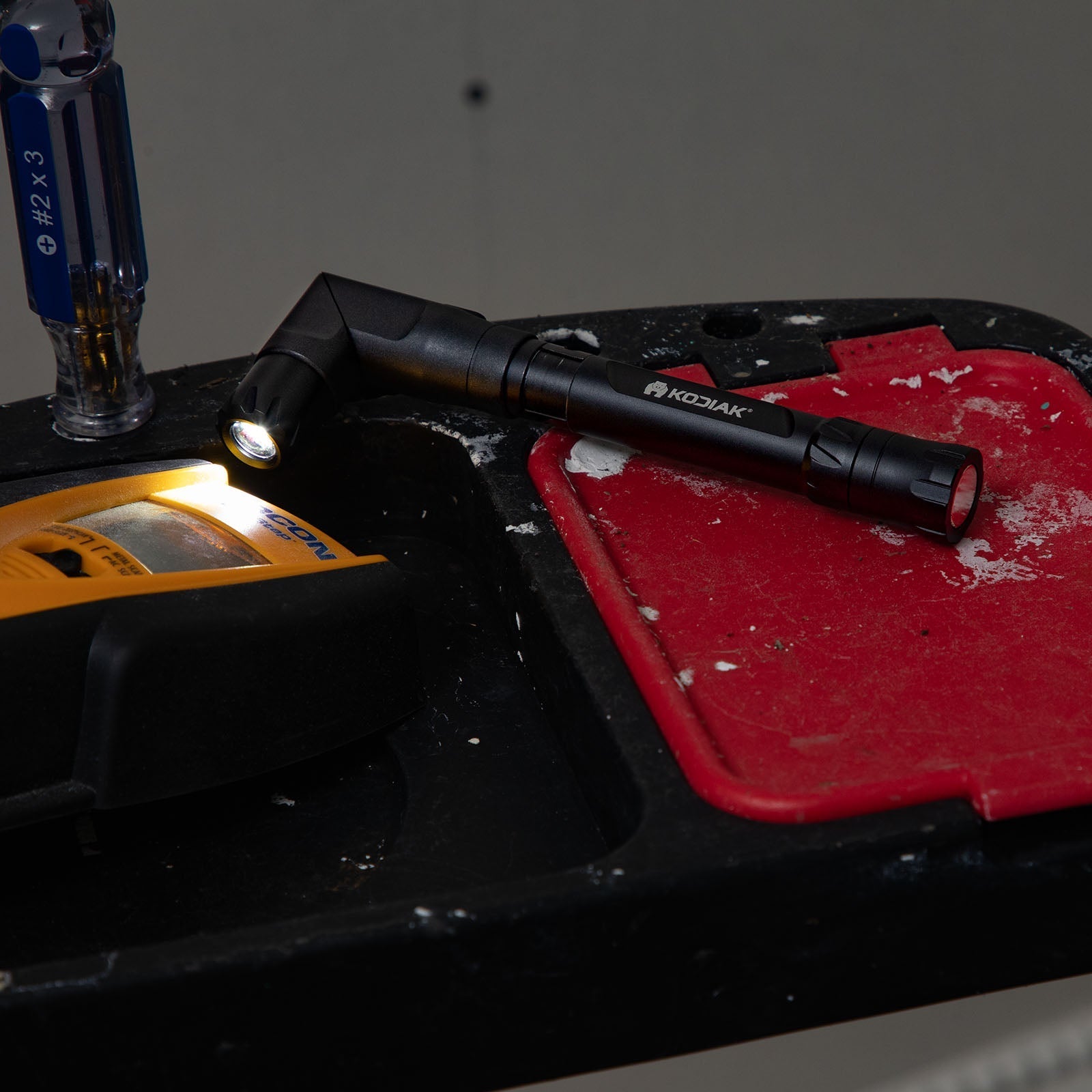 Kodiak® 500 Lumen Konform Dual Power Rechargeable Torch With Pivoting Head