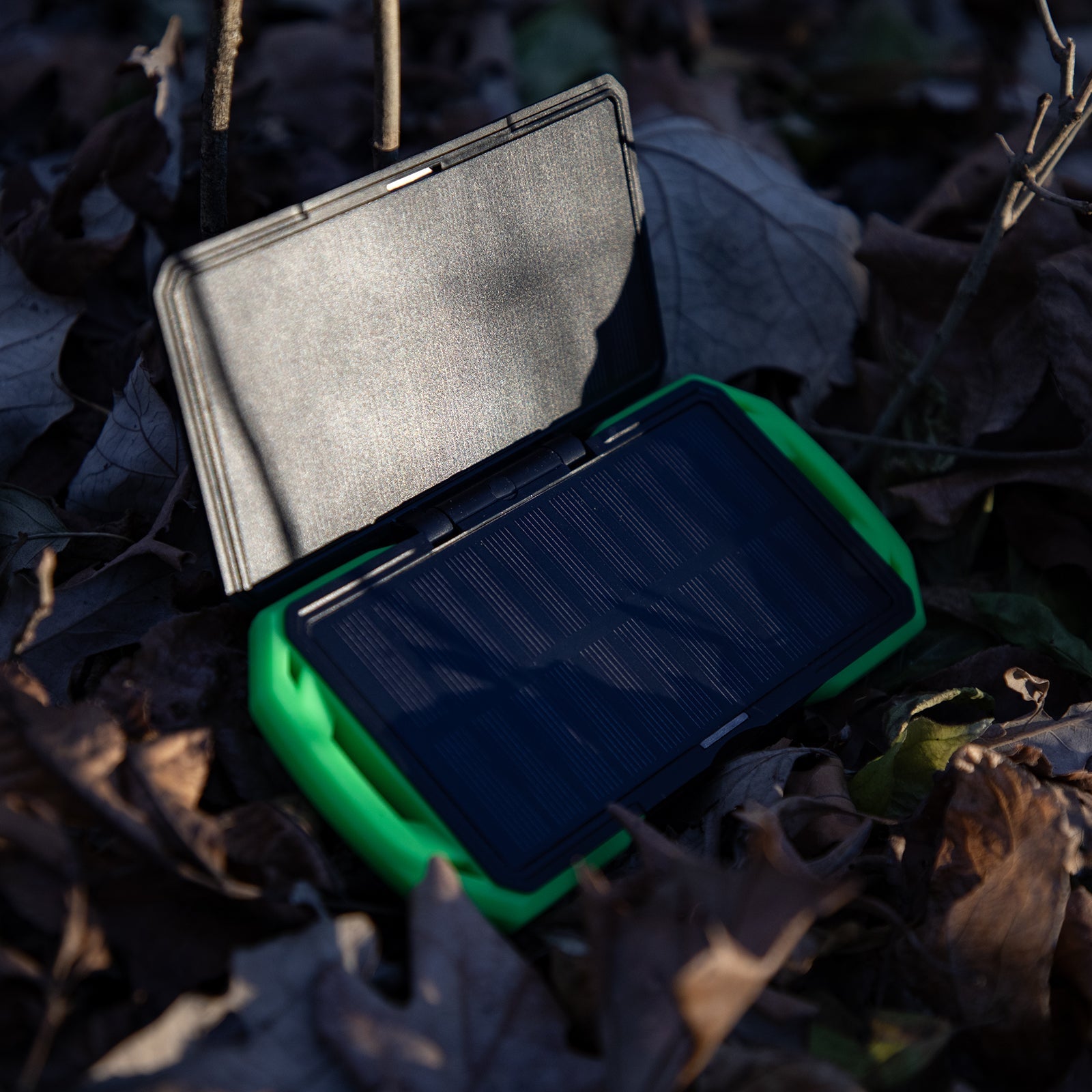 Kodiak® Klutch® 10000 mAh Power Bank with USB or Solar Charging and 1100 Lumen Work Light