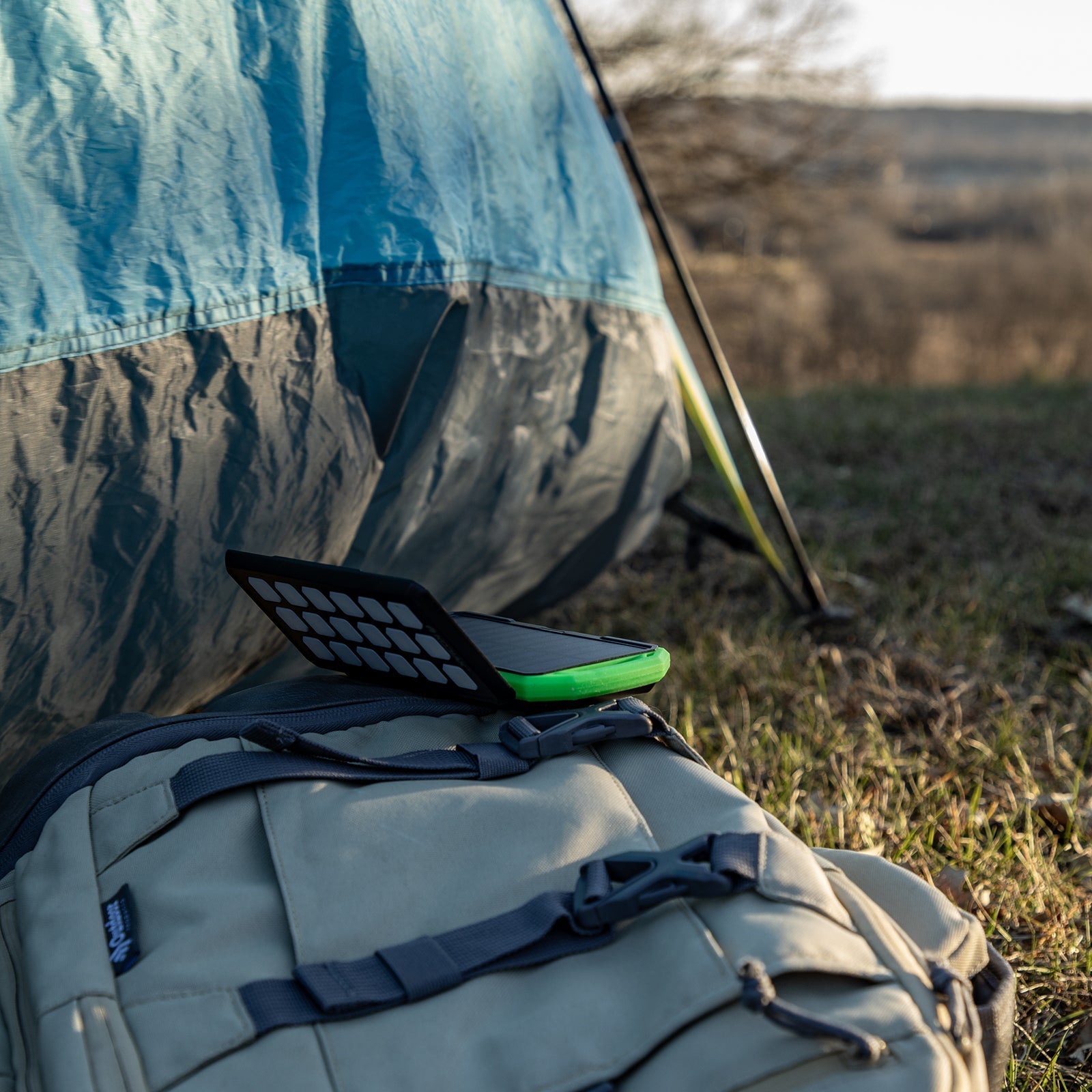 Kodiak® Klutch® 10000 mAh Power Bank with USB or Solar Charging and 1100 Lumen Work Light