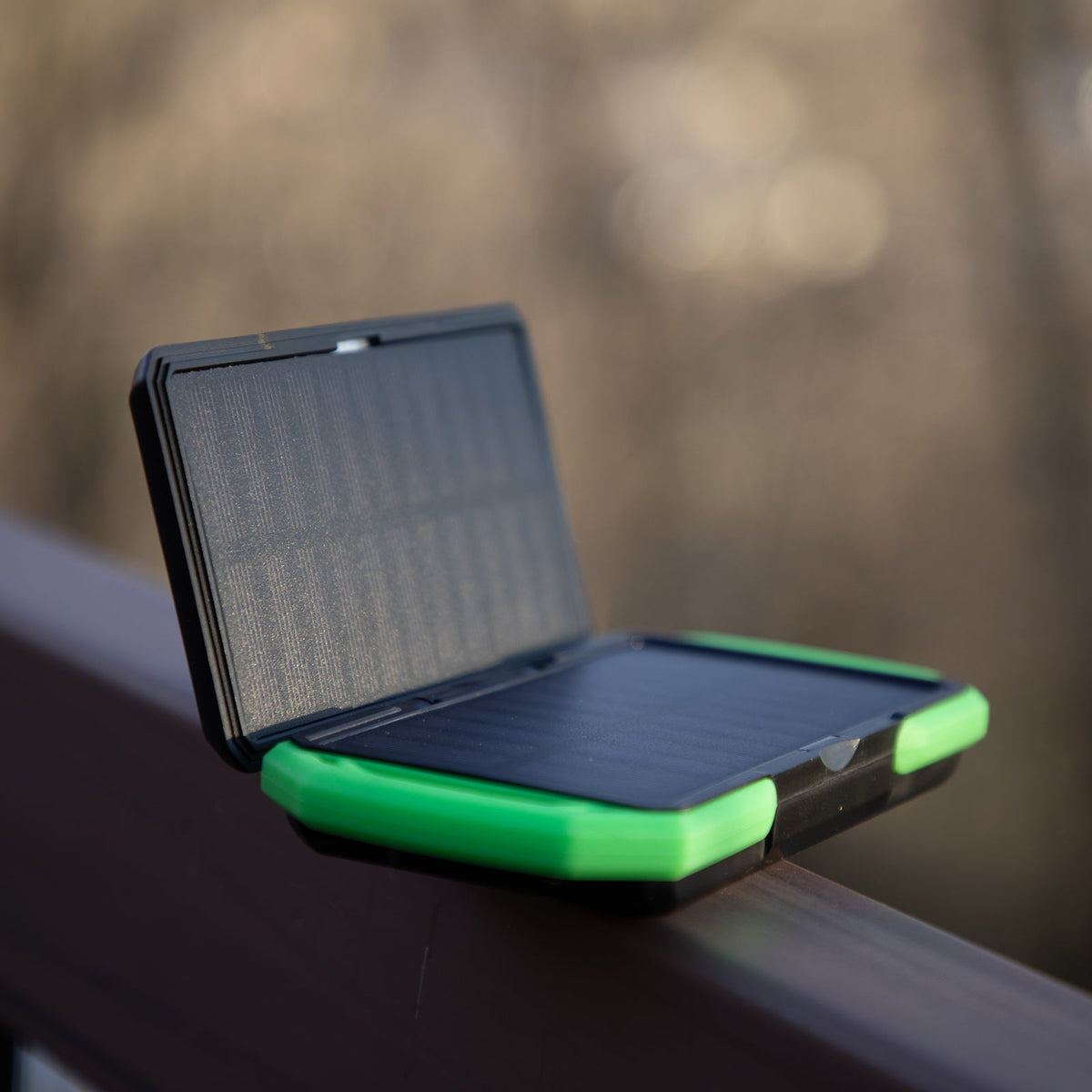 Kodiak® Klutch® 10000 mAh Power Bank with USB or Solar Charging and 1100 Lumen Work Light