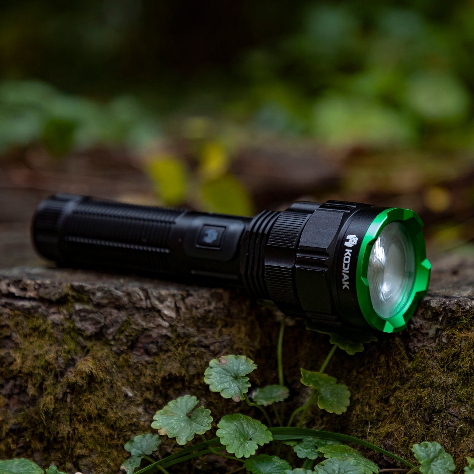 Kodiak® 1,000 Lumen Long Range 1.5km Rechargeable Tactical Torch