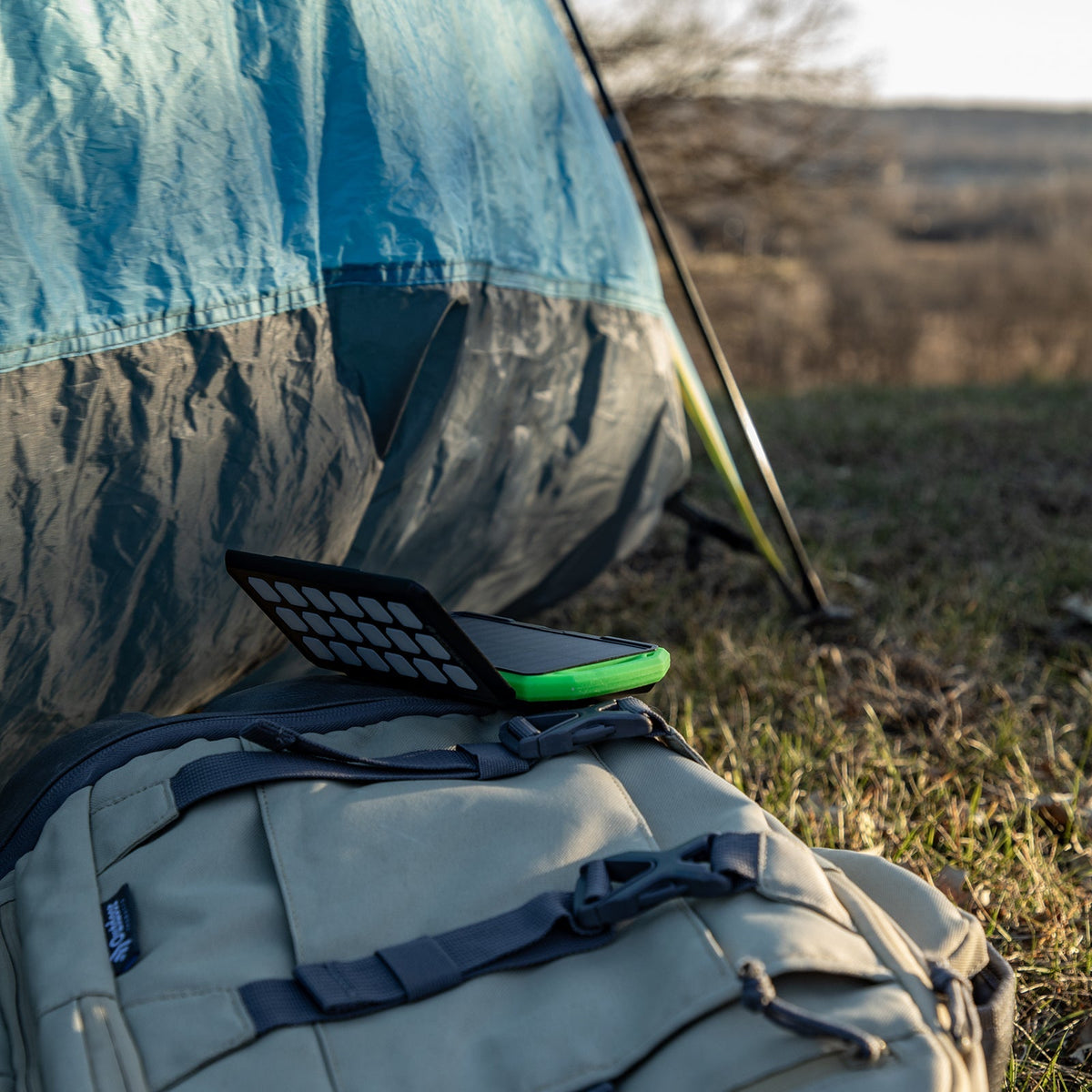 Kodiak® Klutch® 10000 mAh Power Bank with USB or Solar Charging and 1100 Lumen Work Light