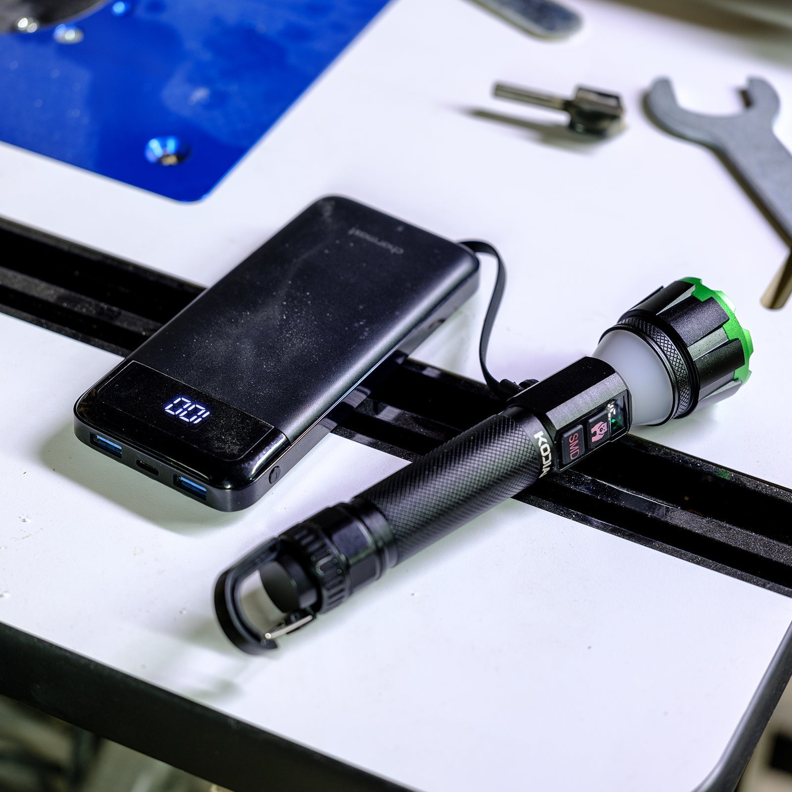 Kodiak® 1,000 Lumen Kavern Smart Focus Rechargeable Torch Lantern